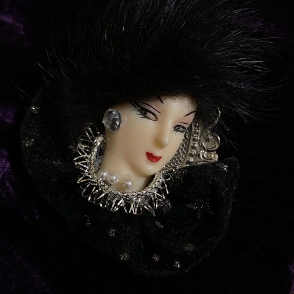 Vintage Fancy Lady Brooch - Picture 12 of 12